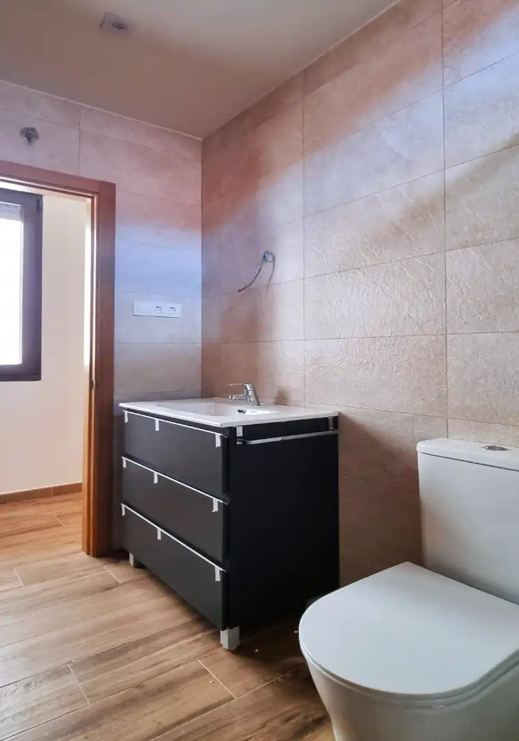 Baño de Casa adosada de alquiler en Guadalix de la Sierra con Calefacción, Trastero y Horno