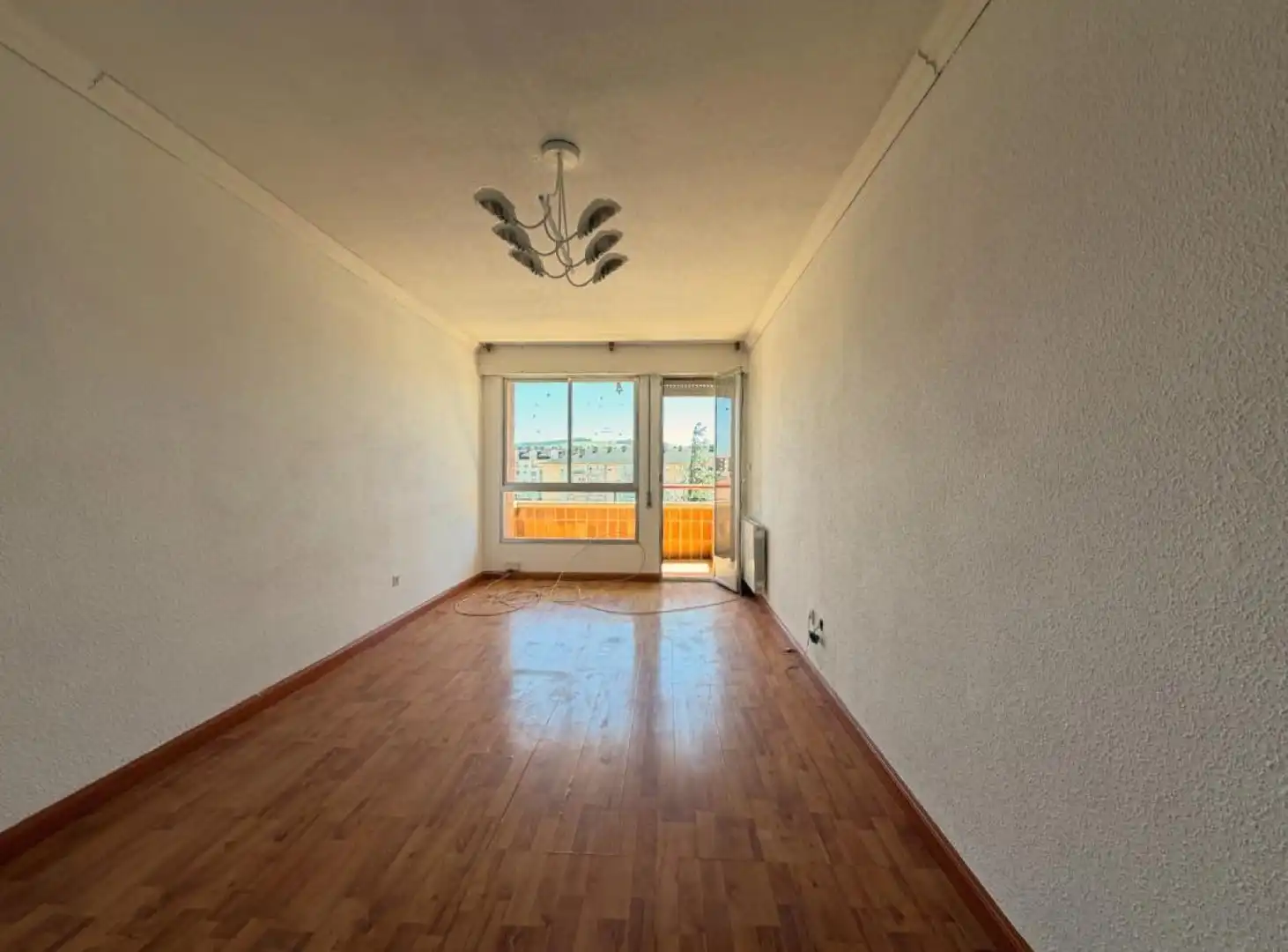 Sala d'estar de Pis en venda en Torrelavega  amb Calefacció, Jardí privat i Parquet