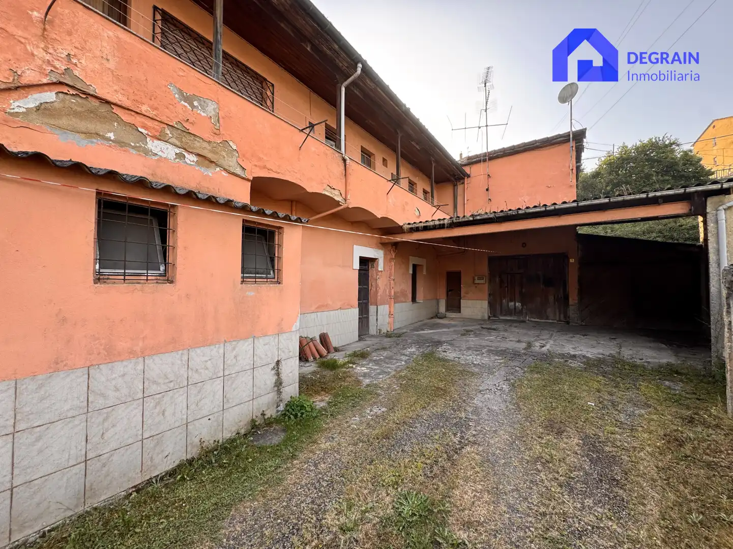 Vista exterior de Casa o xalet en venda en Ribera de Arriba amb Jardí privat