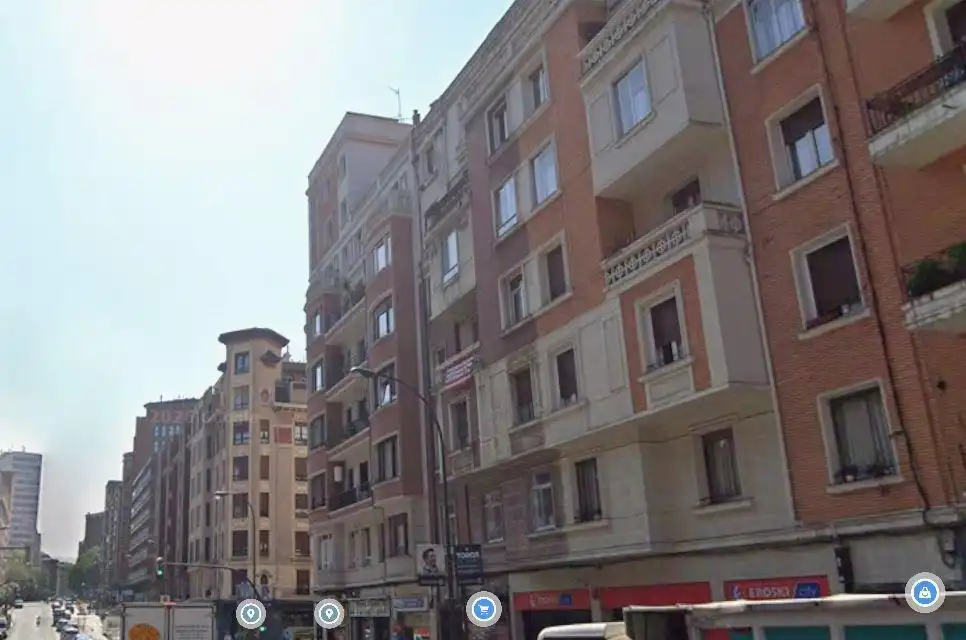 Außenansicht von Wohnung zum Verkauf in Bilbao  mit Heizung, Terrasse und Balkon