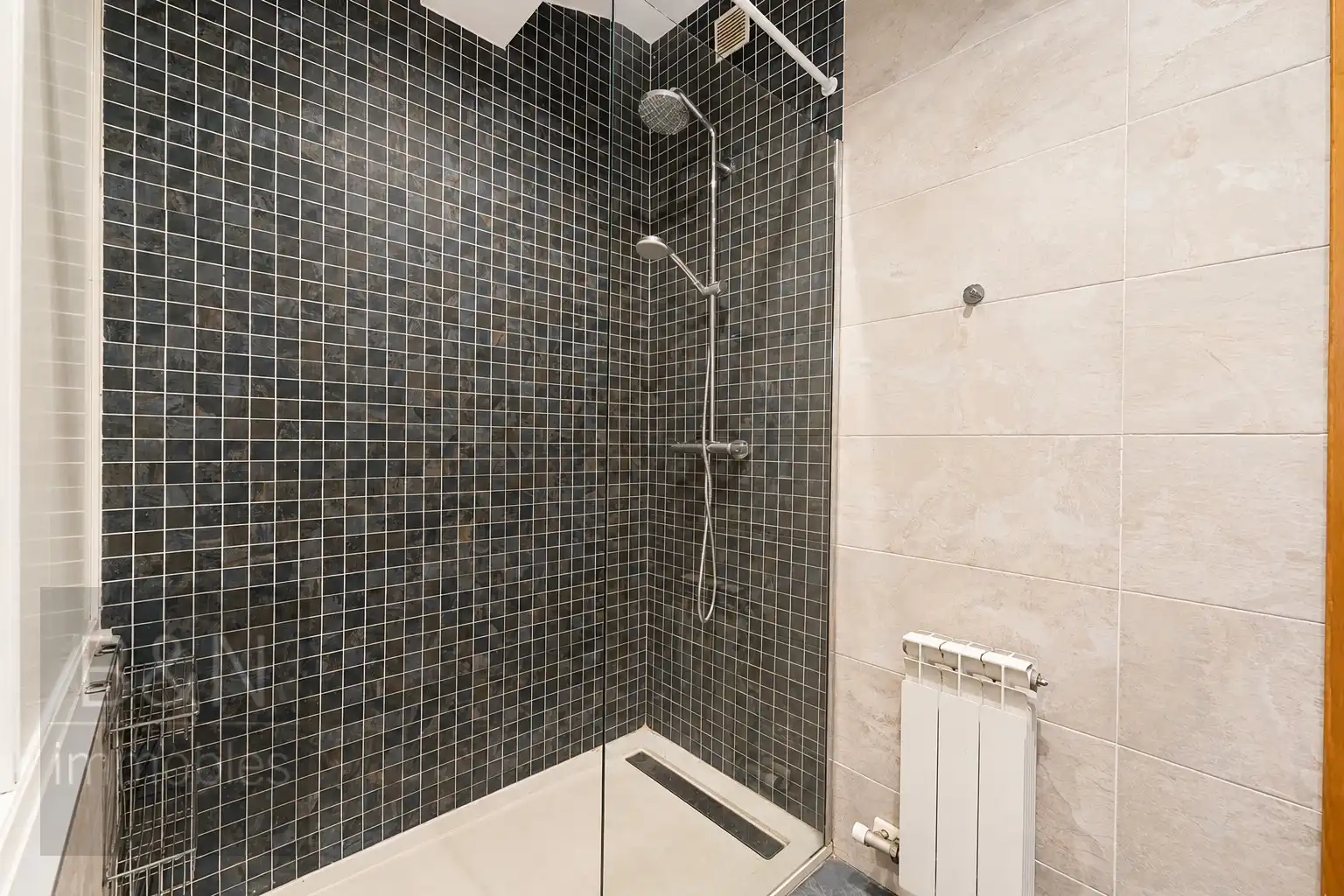 Bathroom of Duplexes for sale in Sabadell  with Air Conditioner, Heating and Terrace