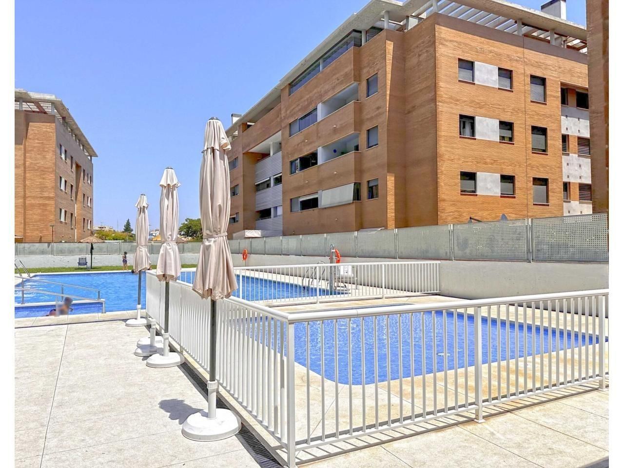 Swimming pool of Flat for sale in Mairena del Aljarafe  with Private garden, Terrace and Community pool