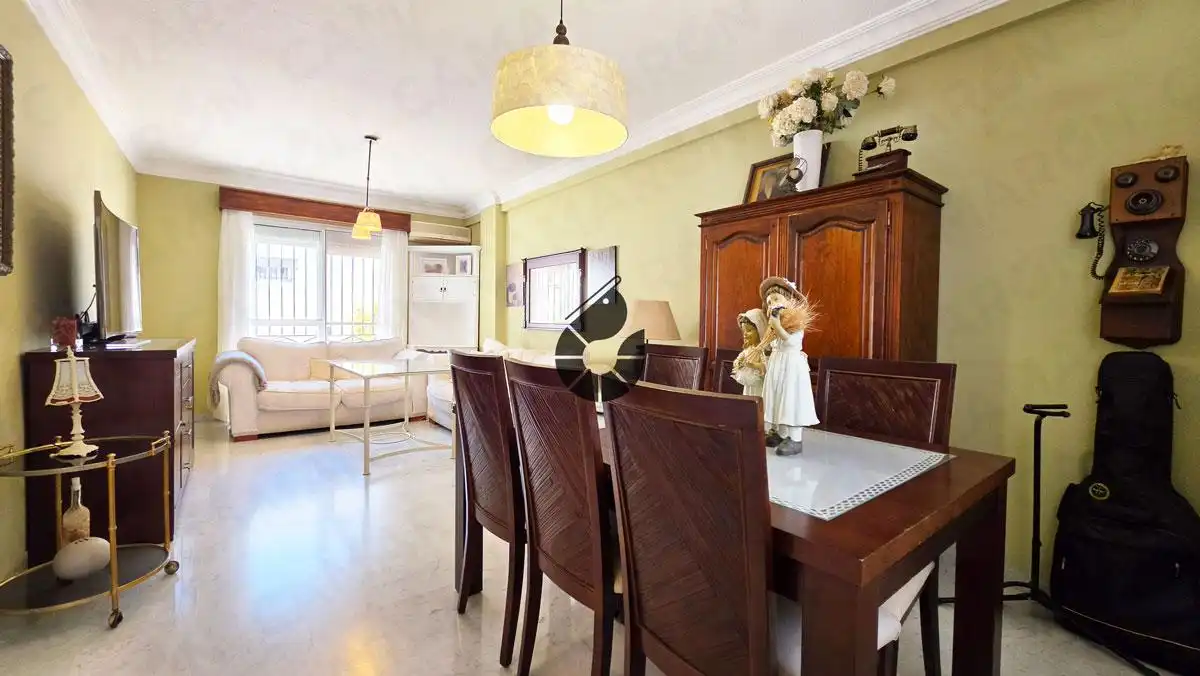 Comedor de Casa adosada en venta en Castilleja de la Cuesta con Aire acondicionado y Balcón