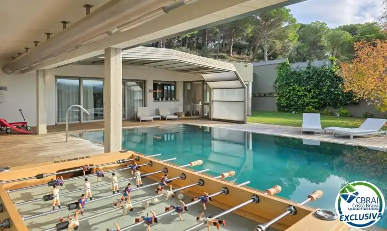 Piscina de Casa o xalet en venda en La Jonquera amb Aire condicionat, Calefacció i Jardí privat