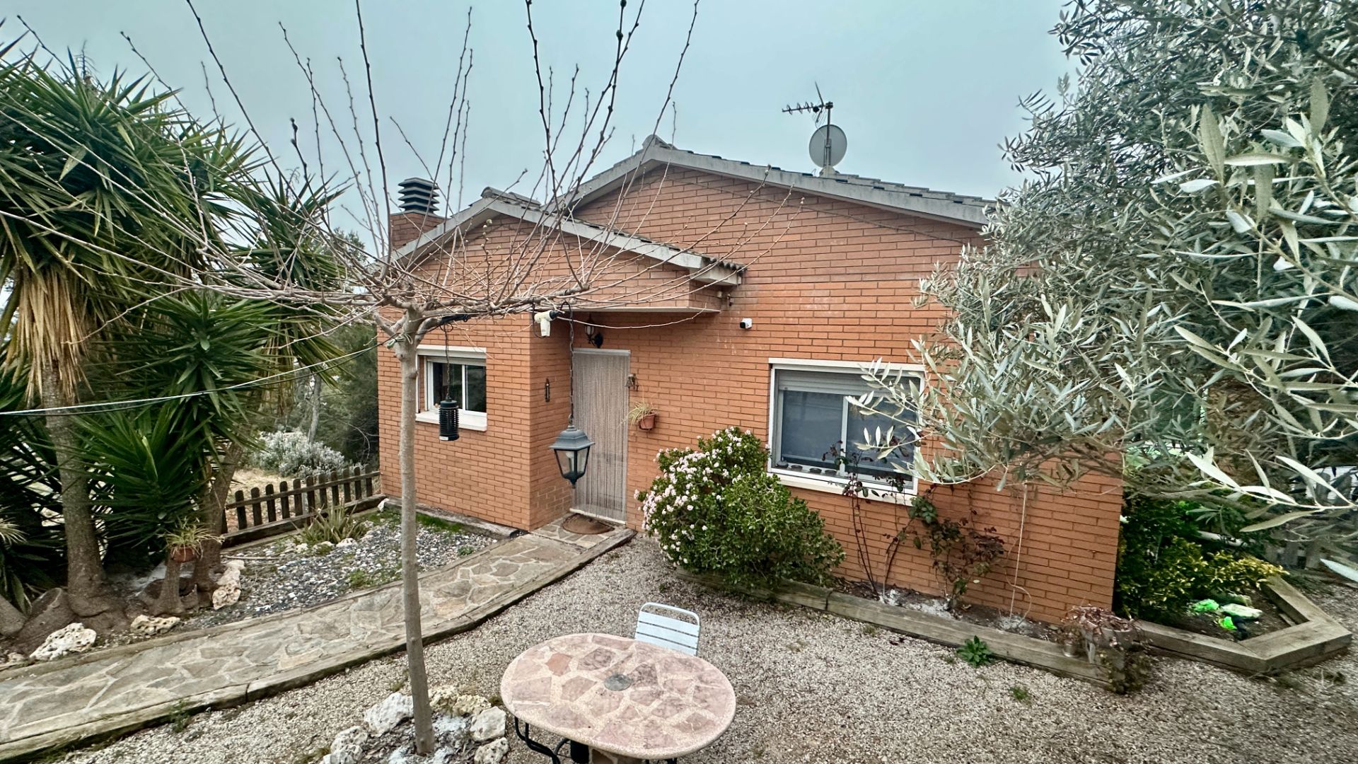 Vista exterior de Casa o xalet en venda en Rubí amb Aire condicionat, Calefacció i Jardí privat