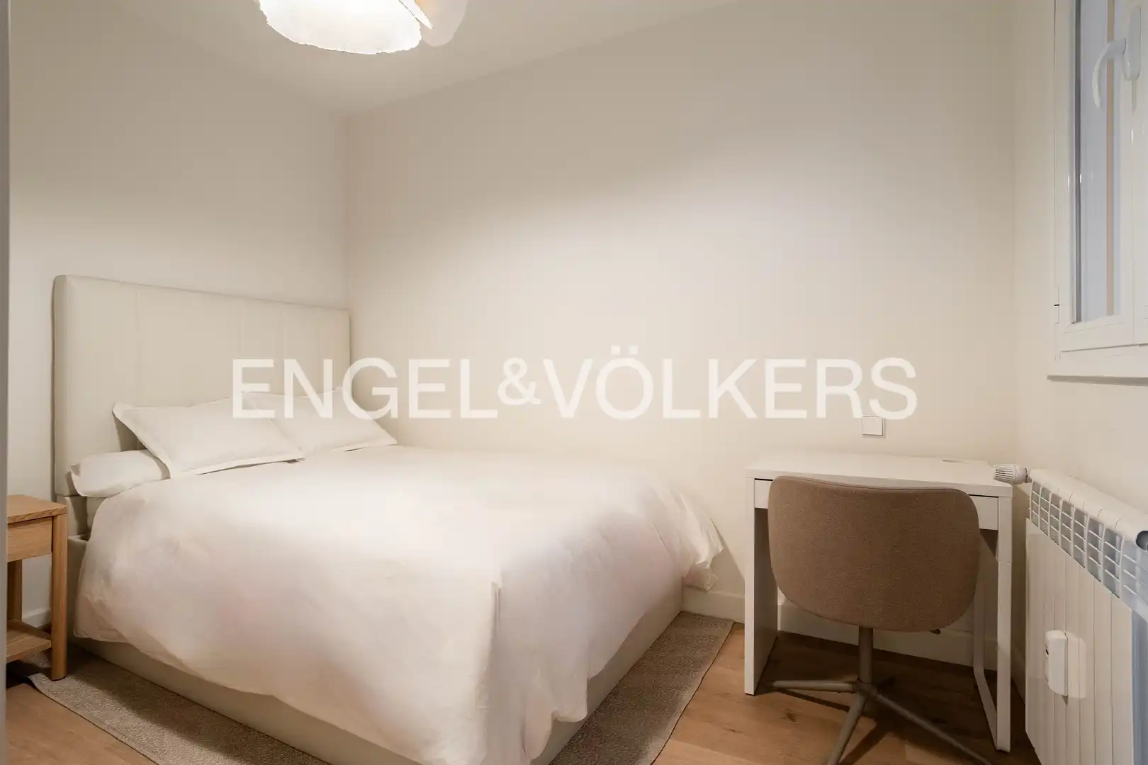 Dormitori de Apartament de lloguer en Madrid amb Aire condicionat i Calefacció