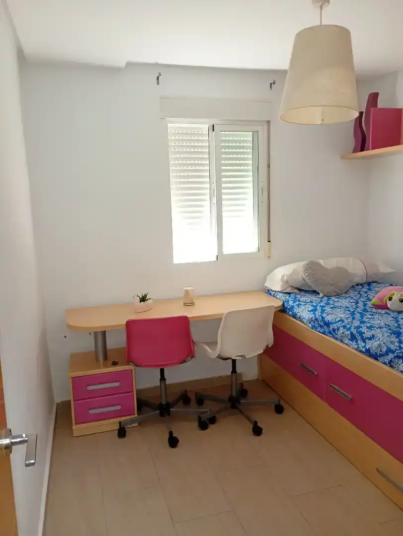 Habitación de Piso para compartir en Málaga con Horno, Lavadora y Microondas