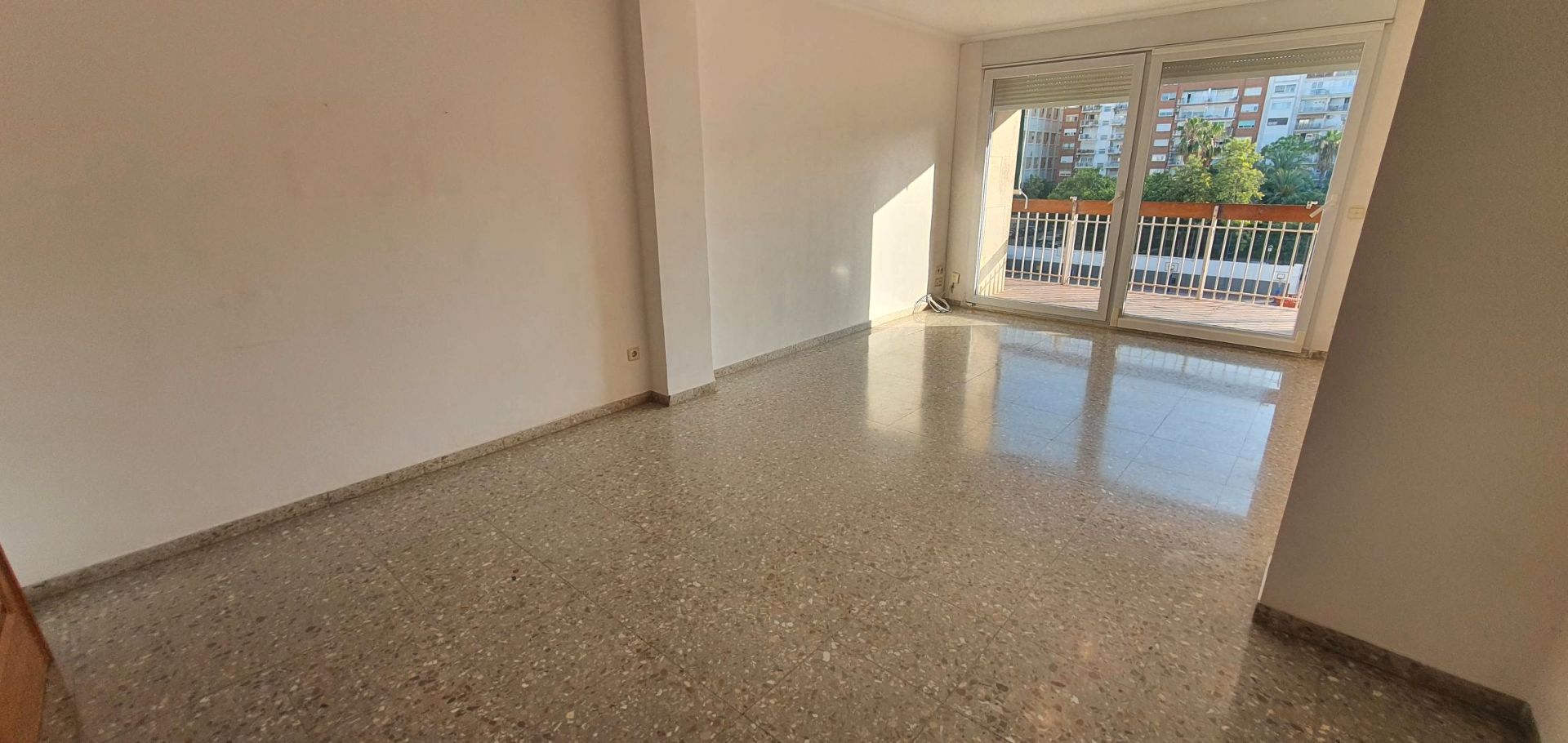 Exterior view of Flat for sale in  Valencia Capital  with Air Conditioner, Terrace and Balcony