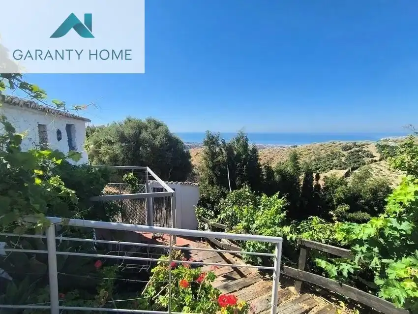 Vista exterior de Finca rústica en venda en Rincón de la Victoria amb Terrassa, Piscina i Moblat