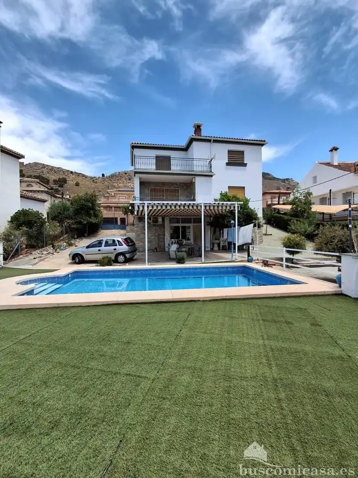 Piscina de Casa o xalet en venda en Loja amb Aire condicionat, Jardí privat i Terrassa