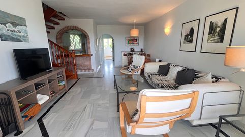 Foto 3 de Dúplex de alquiler en Avenida Jacaranda, 31, Las Chapas - Alicate Playa, Marbella