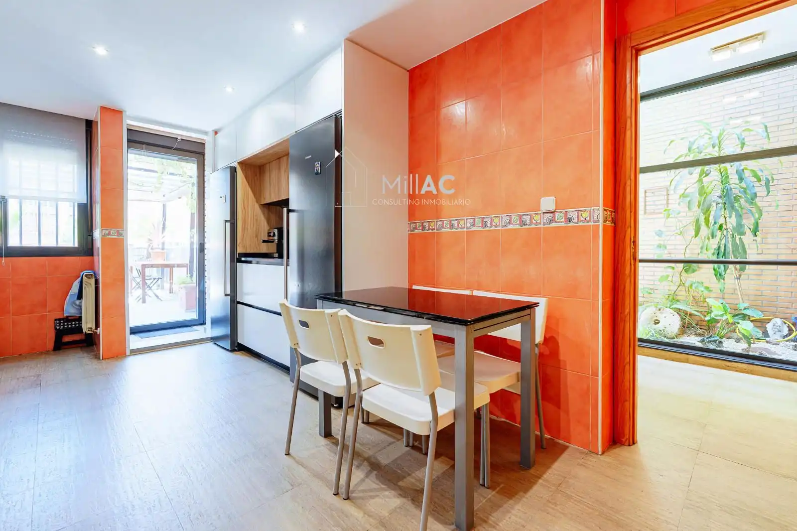 Cocina de Casa adosada en venta en Madrid con Aire acondicionado, Calefacción y Jardín privado