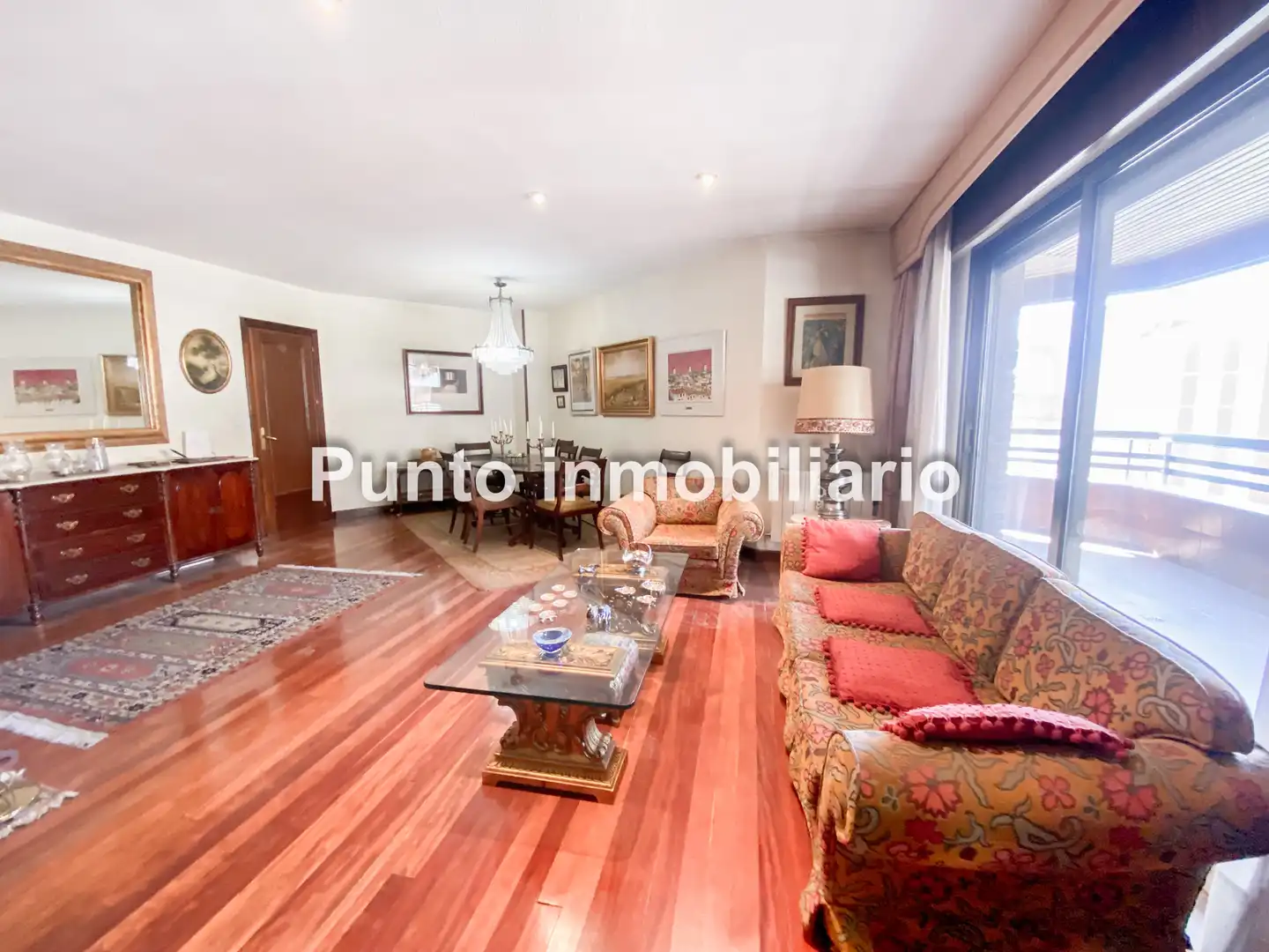Sala d'estar de Pis en venda en Valladolid amb Calefacció, Parquet i Terrassa