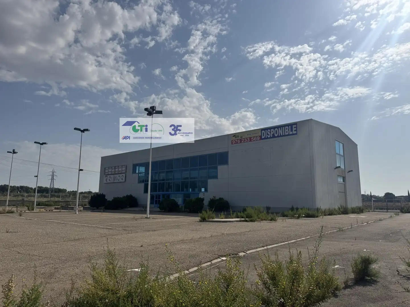 Außenansicht von Fabrikhallen zur Miete in Zaragoza