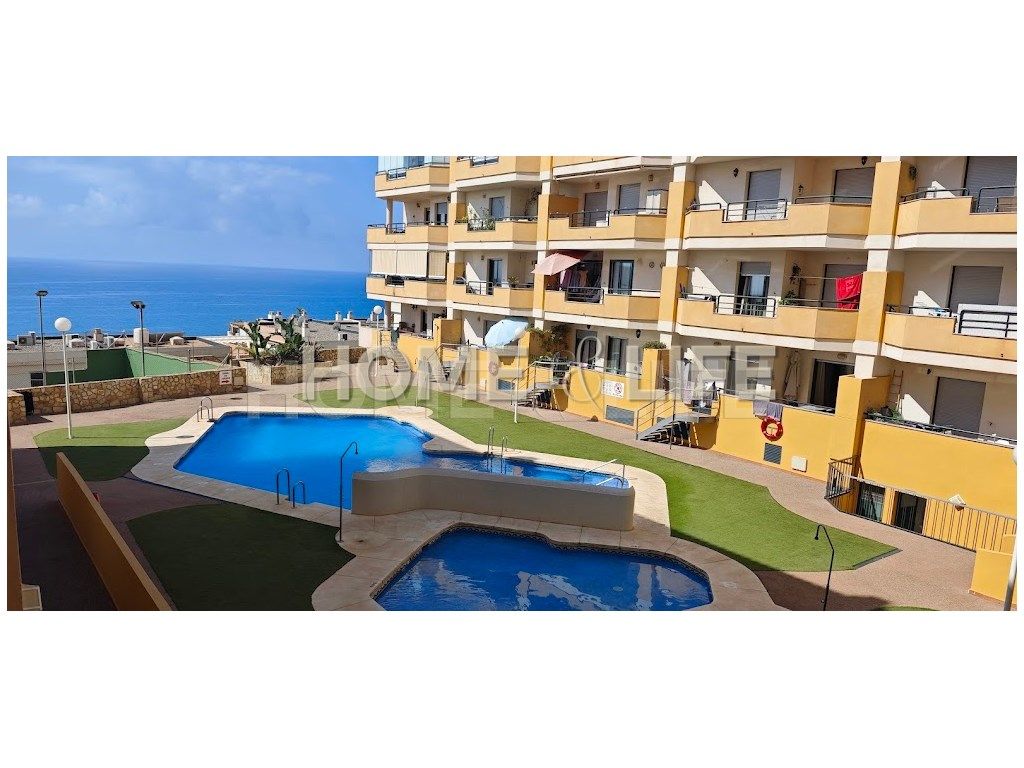 Vista exterior de Apartament en venda en Benalmádena amb Aire condicionat, Calefacció i Jardí privat