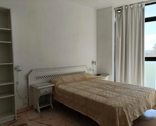 Bedroom of Study to rent in  Sevilla Capital  with Air Conditioner, Furnished and Community pool