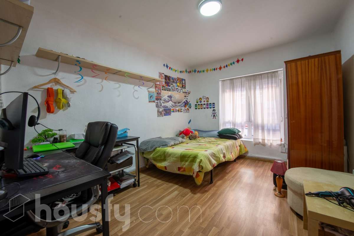 Bedroom of Flat for sale in Oviedo   with Heating, Parquet flooring and Furnished