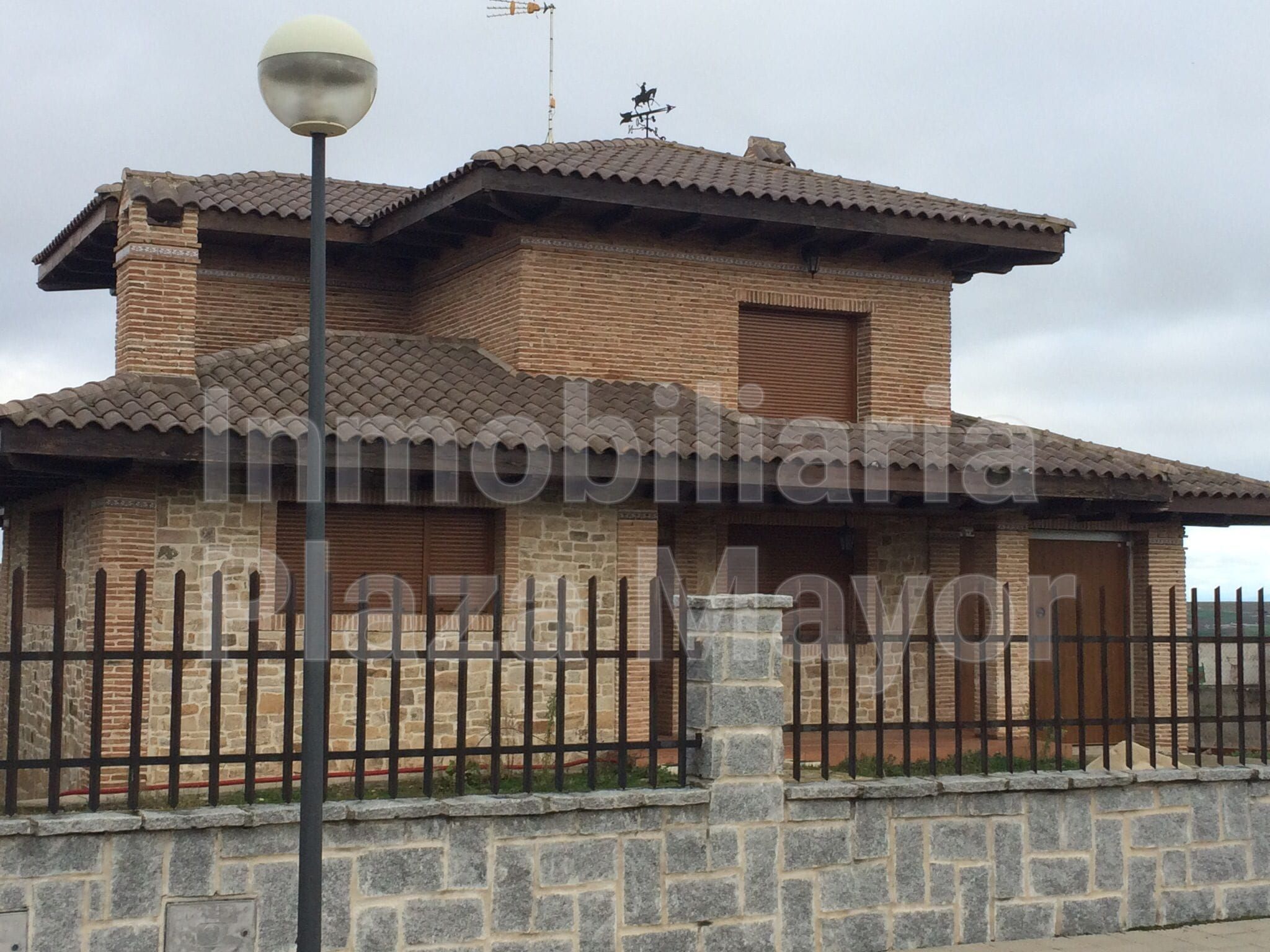 Vista exterior de Casa o xalet en venda en Terradillos amb Parquet i Terrassa