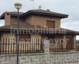 Vista exterior de Casa o xalet en venda en Terradillos amb Terrassa