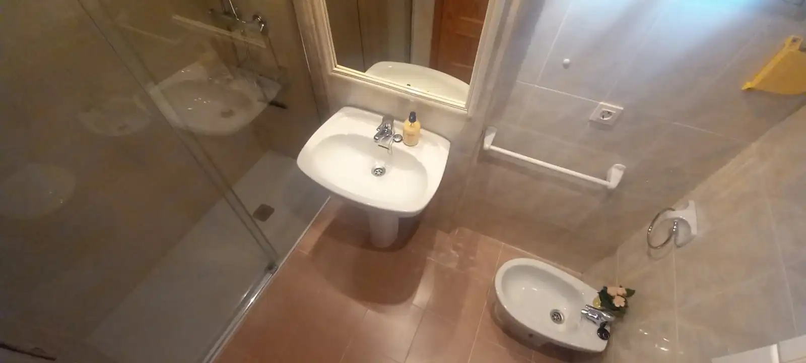 Baño de Apartamento de alquiler en Gandia con Aire acondicionado, Calefacción y Amueblado