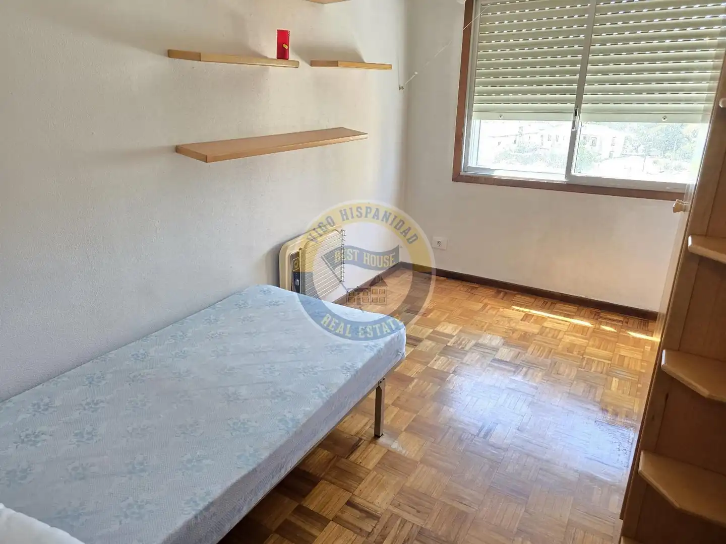 Habitación de Piso de alquiler en Vigo  con Calefacción, Parquet y Amueblado
