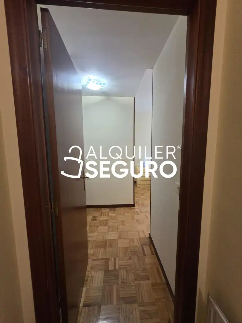 Dormitori de Pis de lloguer en Burgos amb Calefacció, Terrassa i Moblat