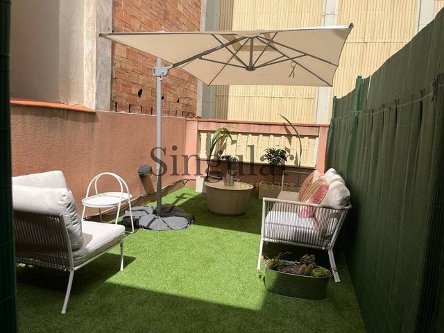Piso en Venta en Carrer de València en El Camp de l'Arpa del Clot