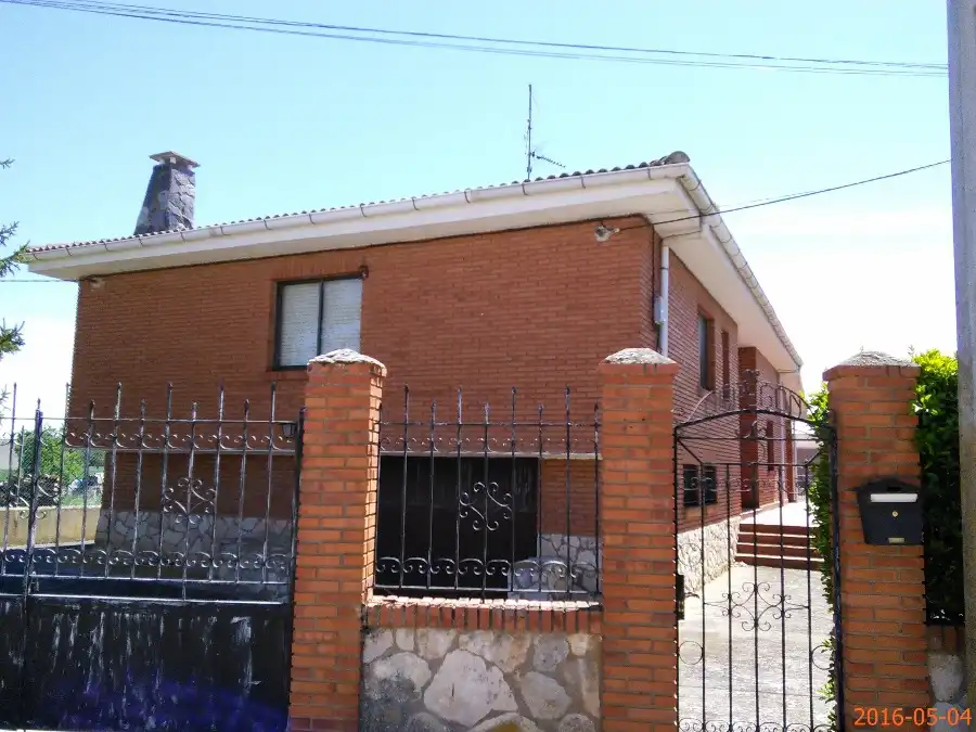 Vista exterior de Casa o chalet en venta en Villalmanzo con Calefacción, Jardín privado y Terraza