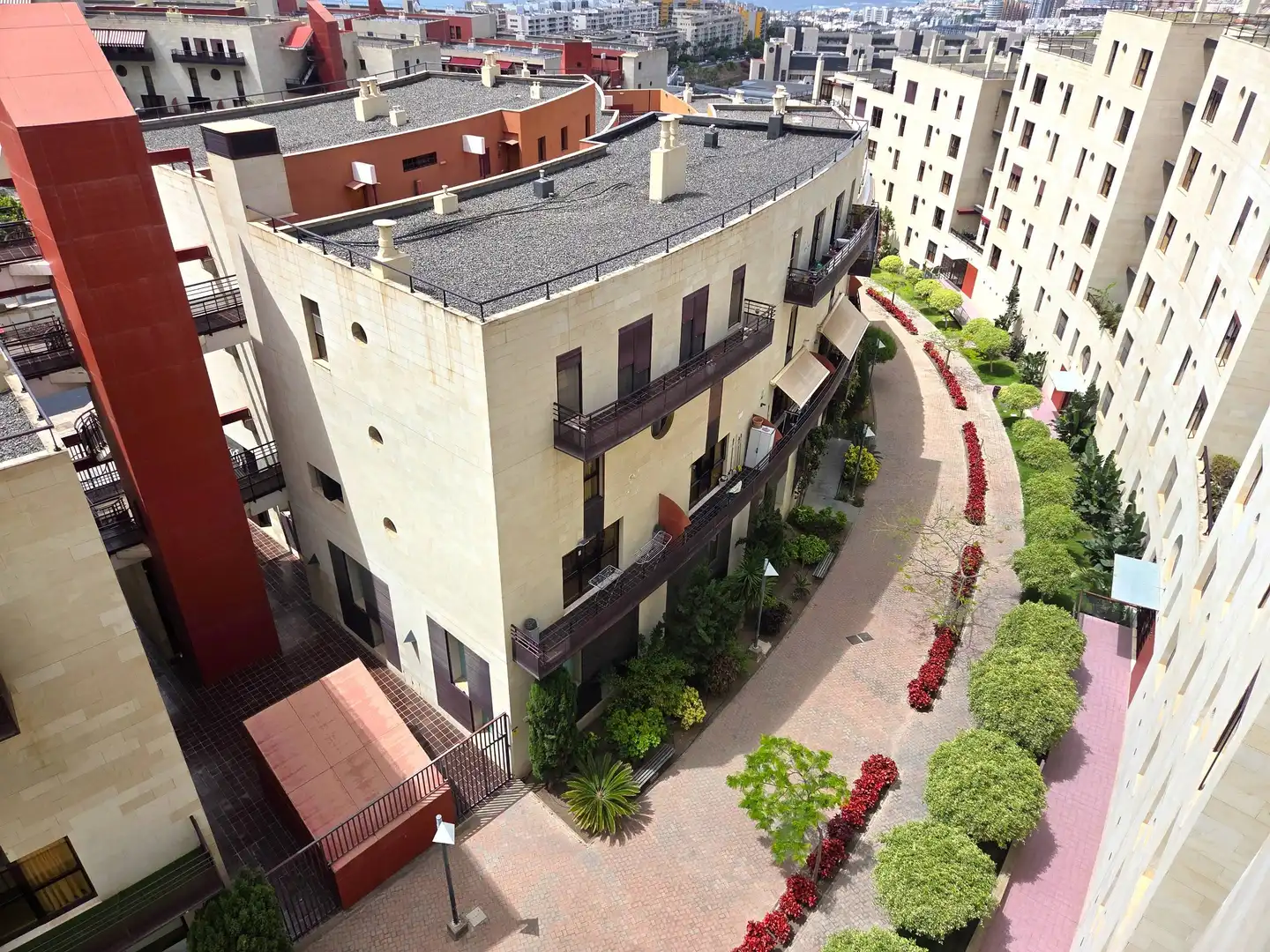 Außenansicht von Wohnung zur Miete in Las Palmas de Gran Canaria mit Privatgarten, Abstellraum und Möbliert