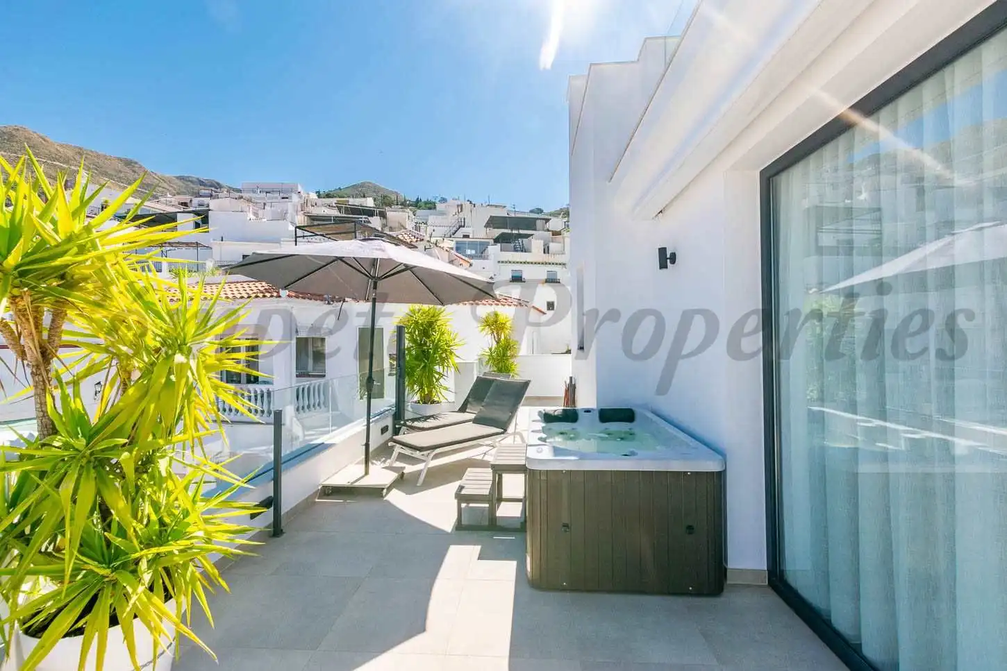 Apartamento con piscina en alquiler en Cómpeta