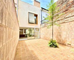 Vista exterior de Casa adosada en venda en Sant Cugat del Vallès amb Aire condicionat, Calefacció i Jardí privat