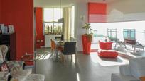 Sala d'estar de Casa adosada en venda en Cullera amb Aire condicionat, Terrassa i Balcó