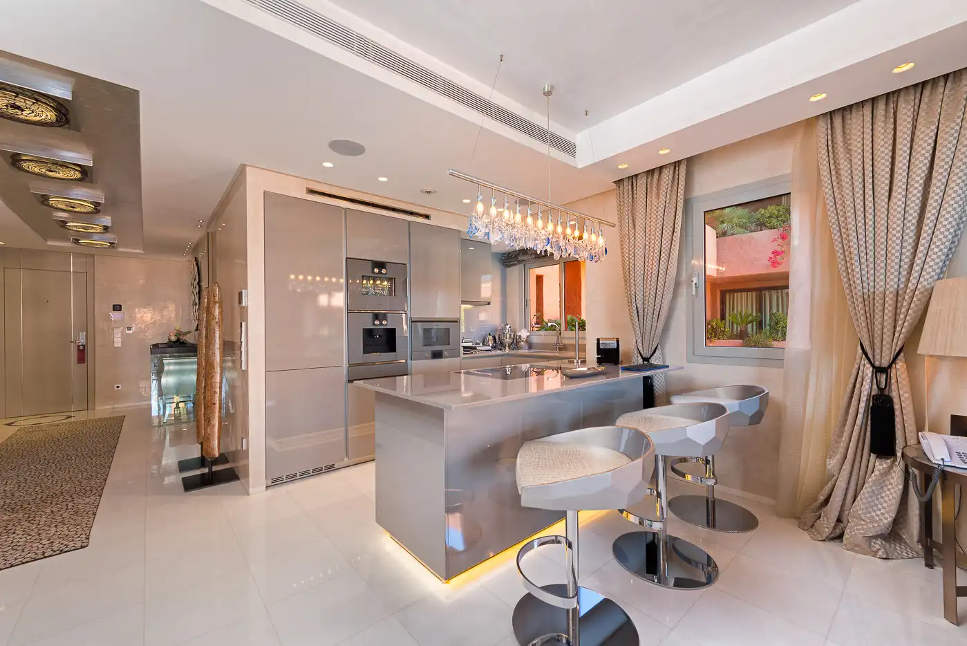 Cuina de Apartament en venda en Estepona amb Aire condicionat, Terrassa i Piscina