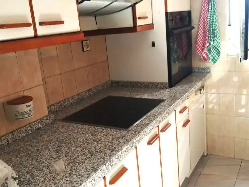 Cocina de Piso en venta en Oviedo  con Jardín privado, Parquet y Trastero