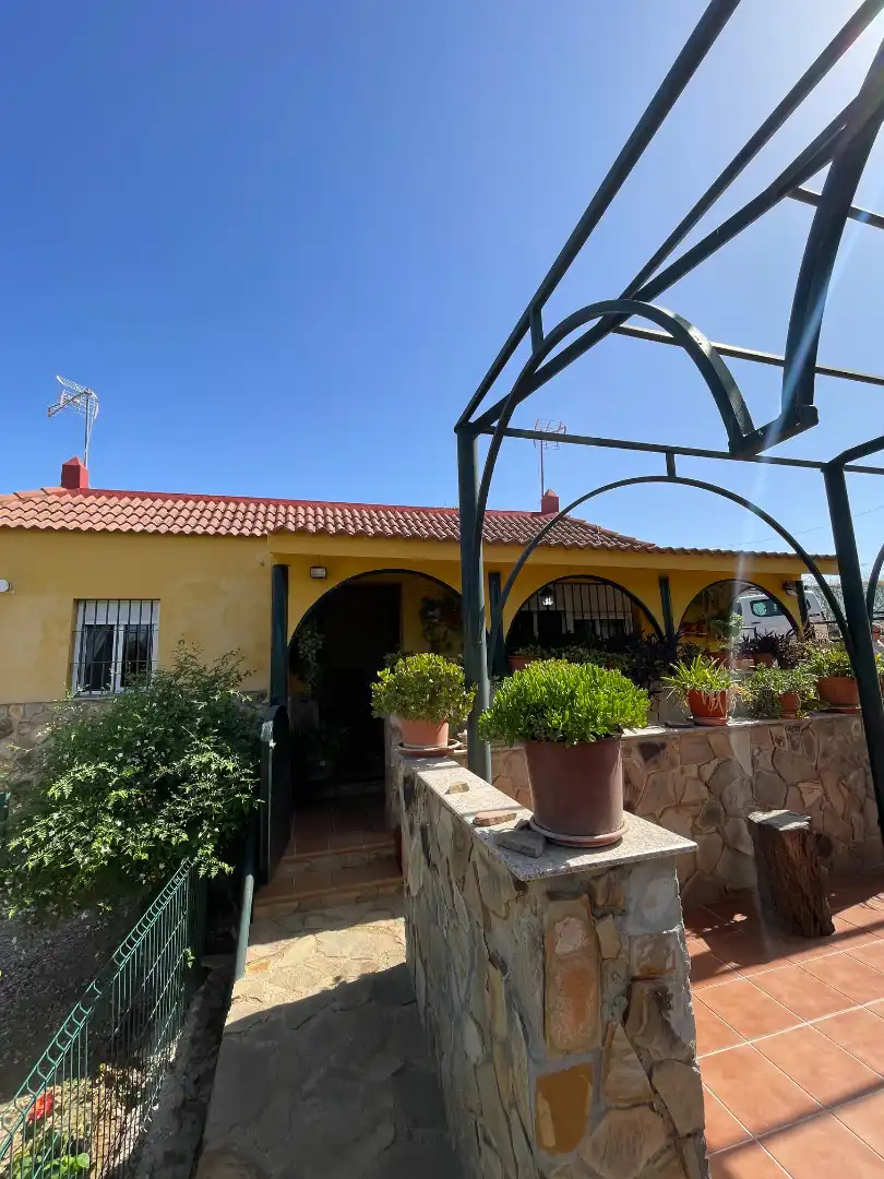 Country homes for sale in Cantillana