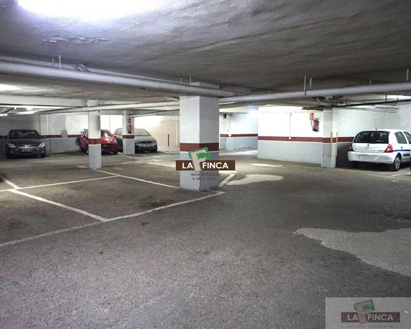 Garaje en Venta en Milán - Pumarín