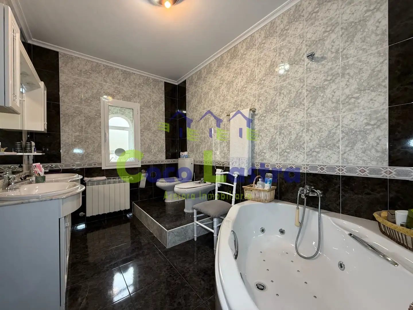 Baño de Casa adosada en venta en Nava de Francia con Calefacción, Jardín privado y Terraza