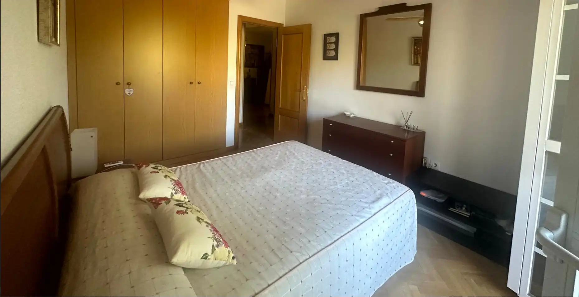 Schlafzimmer von Einfamilien-Reihenhaus zum Verkauf in Algete mit Klimaanlage, Heizung und Privatgarten