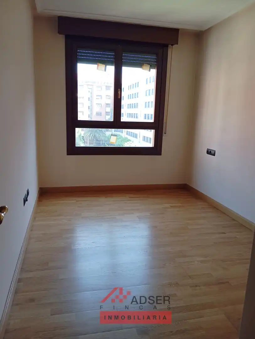 Habitación de Piso en venta en  Logroño con Calefacción, Jardín privado y Parquet