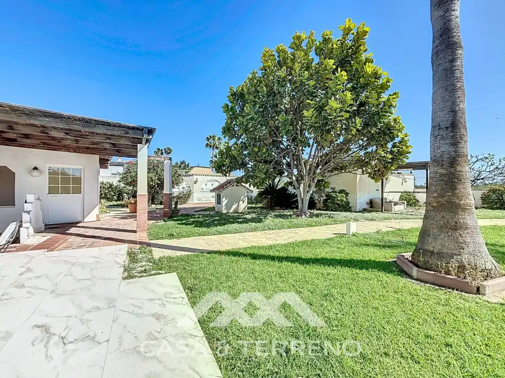 Jardí de Casa o xalet en venda en Vélez-Málaga amb Aire condicionat, Jardí privat i Terrassa