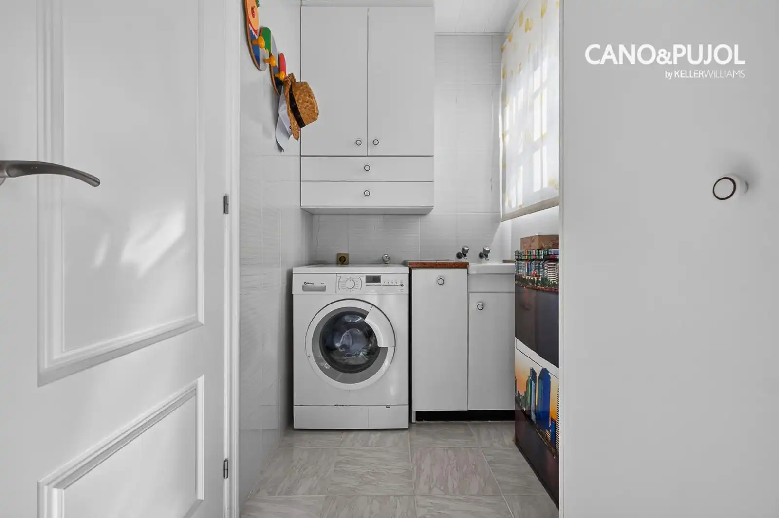 Kitchen of Houses for sale in Ca n'Oriol