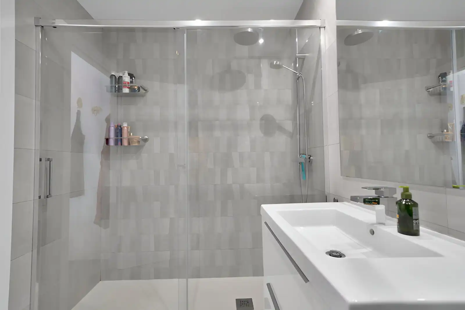 Bathroom of Ground floor for sale in Benalmádena  with Air Conditioner, Heating and Terrace