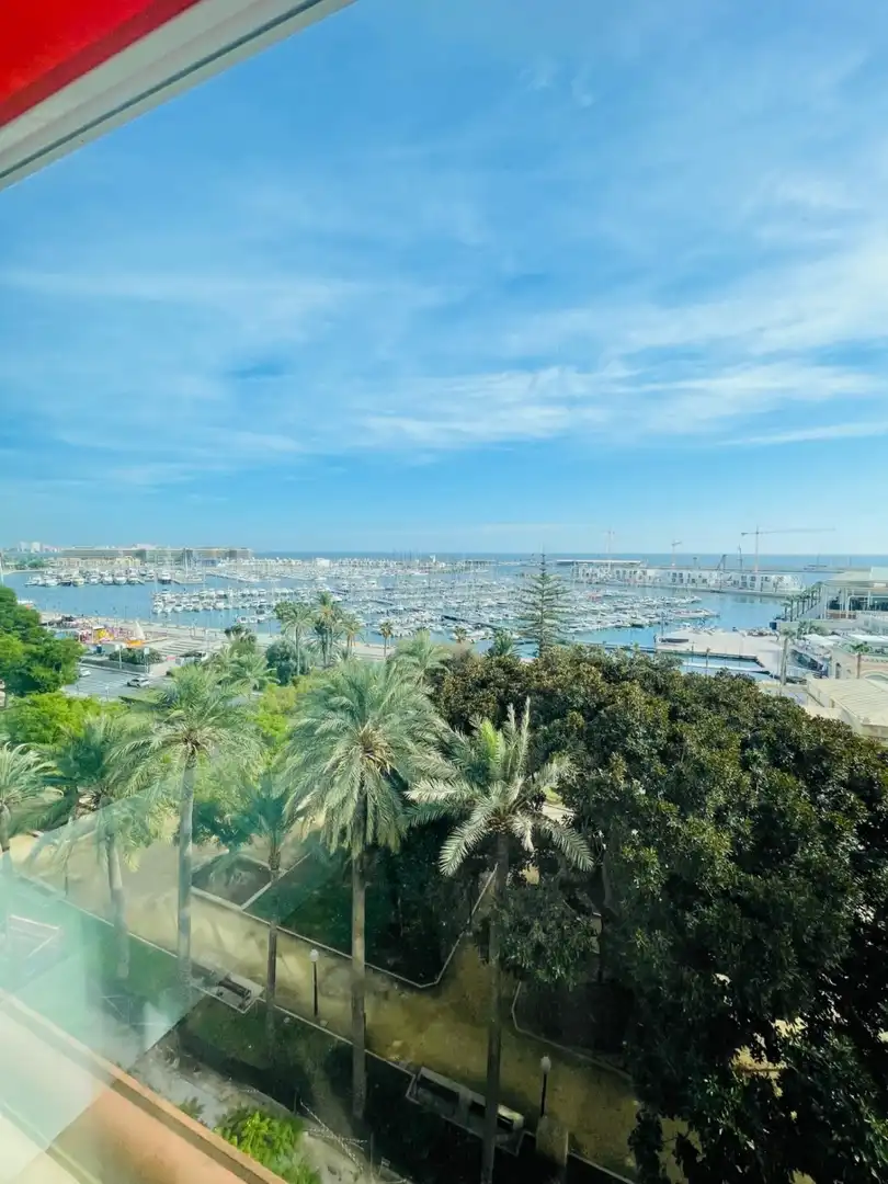Außenansicht von Wohnung zur Miete in Alicante / Alacant mit Klimaanlage, Heizung und Parkett