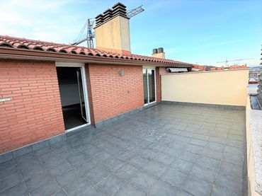 Maisonette mit Aufzug zur Miete in Pallejà
