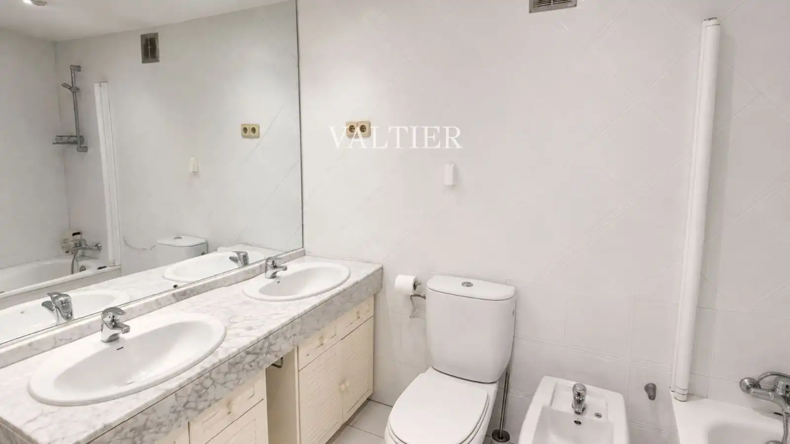 Baño de Piso en venta en Madrid con Aire acondicionado, Calefacción y Terraza