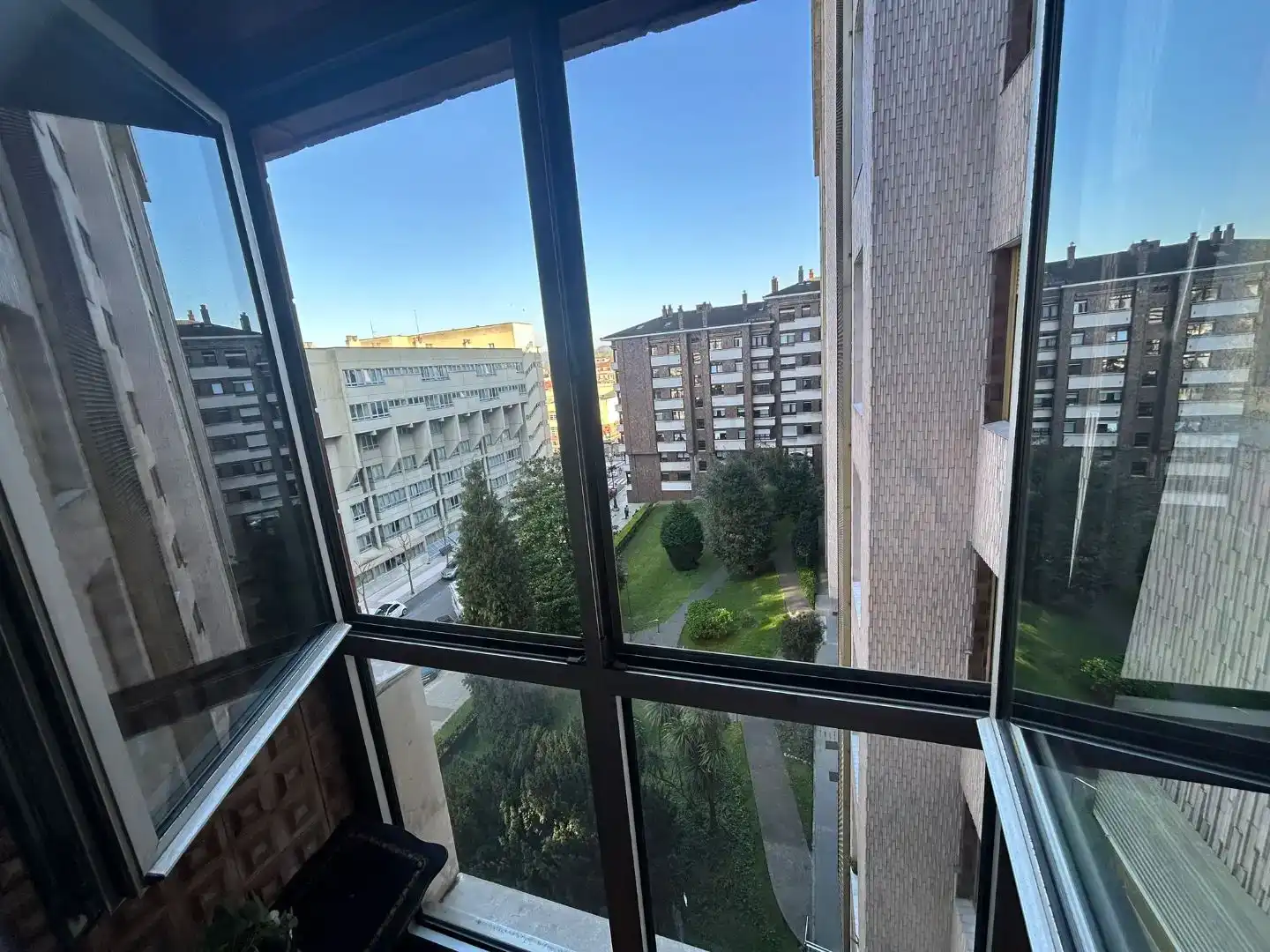 Terrassa de Pis en venda en Oviedo  amb Balcó