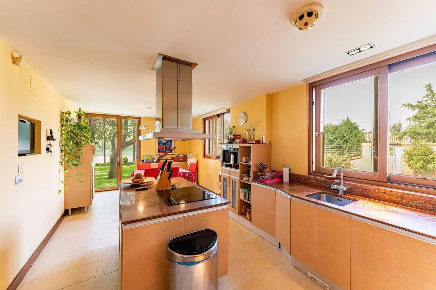 Cocina de Casa o chalet en venta en Nuevo Baztán con Aire acondicionado, Jardín privado y Terraza