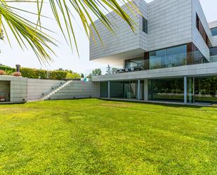 Vista exterior de Casa o xalet en venda en  Madrid Capital amb Aire condicionat, Calefacció i Jardí privat