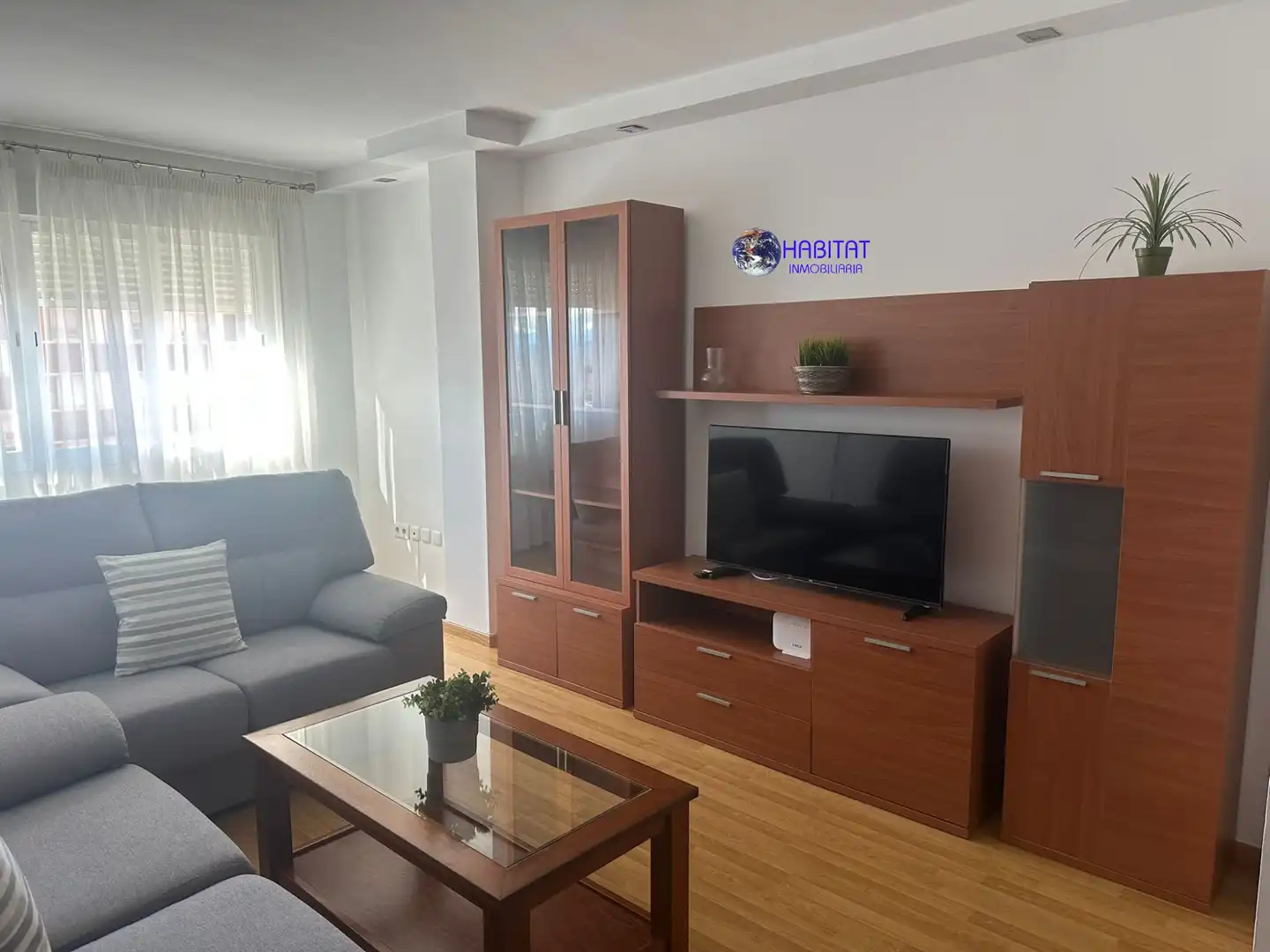 Living room of Flat for rent in Granada  with Air Conditioner, Heating and Furnished