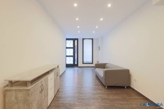 Planta baja en Venta en Calle VIOLANT D'HONGRIA en Sants-Badal